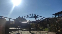 Двускатный навес для авто с металлочерепицей