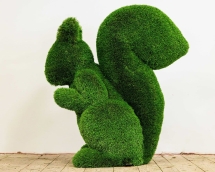 Топиари белочка Эльза, h=100см - газон Deluxe Топиари белочка Эльза, h=100см - газон Deluxe