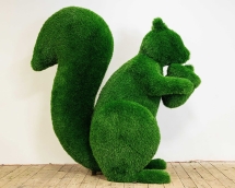 Топиари белочка с орехом Джеси - газон Eco Топиари белочка с орехом Джеси - газон Eco