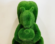 Топиари белочка с орехом Джеси - газон Eco Топиари белочка с орехом Джеси - газон Eco