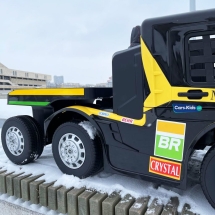 Электромобиль Mercedes-Benz Axor F Race с прицепом желтый