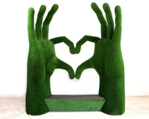 Топиари композиция ладони-сердце-лавочка - газон Eco Топиари композиция ладони-сердце-лавочка - газон Eco