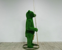 Топиари медведь Михайло рыбак - газон Eco Топиари медведь Михайло рыбак - газон Eco