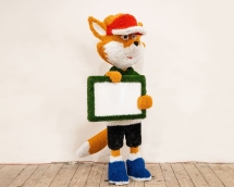 Топиари лисенок Колин с табличкой, h=165см - газон Eco Топиари лисенок Колин с табличкой, h=165см - газон Eco