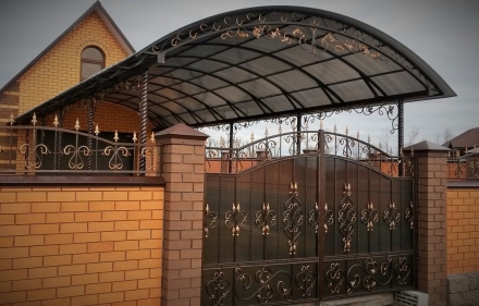 Арочный навес в частный сектор с ковкой, фото 1