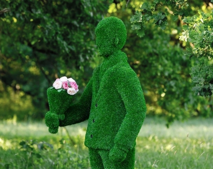 Топиари Мужчина с букетом - газон Eco, фото 3