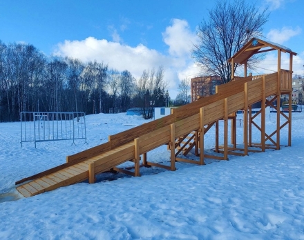 Зимняя горка Snow Fox Домик (скат 10 м), фото 1